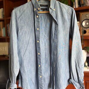 Banana Republic Chambray Button-Up – Light Blue (Size Small, Slim Fit)